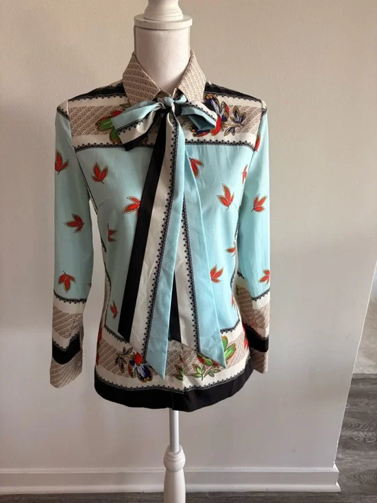 Vintage inspired Light Blue Floral Print Button-Up Blouse with Long Neck Tie - Picture 12 of 13